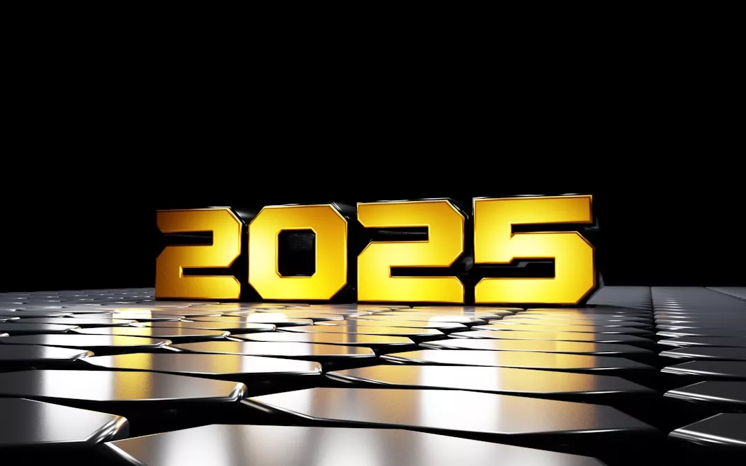 Große goldene Zahlen "2025" stehen auf einer reflektierenden, metallischen Oberfläche vor einem schwarzen Hintergrund und symbolisieren neue Chancen und die Entwicklung der Investmenttrends 2024.