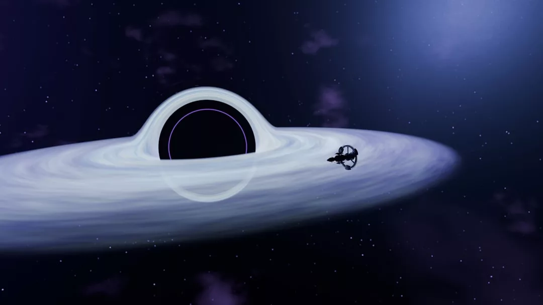 Ein Raumschiff erforscht die unendlichen Weiten des Universums und nähert sich einem massiven Schwarzen Loch, das von einer leuchtenden Akkretionsscheibe umgeben ist.